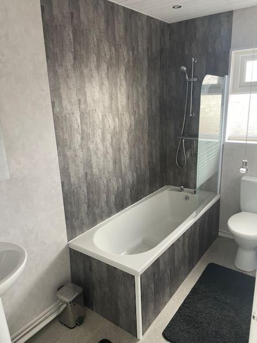 Fantastic Full 3 Bedroom Modern Apartment Belfast Zewnętrze zdjęcie